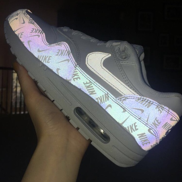 nike air max 1 lx glow in the dark